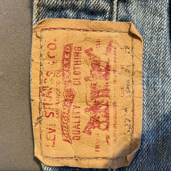 LF Store Levi’s distressed shorts - Picture 3 of 6